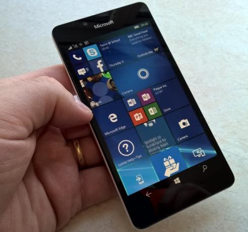 BUO-hardwarereview-lumia950-front