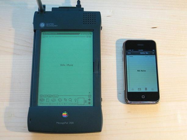 640 piksler-Apple_Newton_and_iPhone