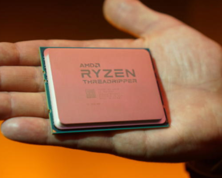 Den ultimate guiden til PCen din: Alt du ønsket å vite - og mer AMD Threadripper i hånden