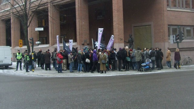 Protesterer rettsaken i Stockholm