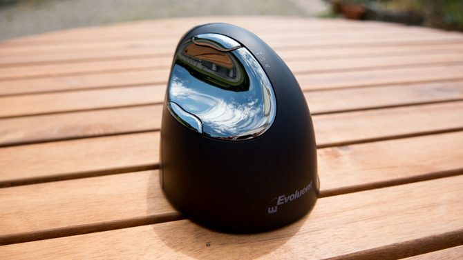 Evoluent Vertical Mouse: Gjør håndleddet en fordel og kjøp denne musen. Vertikal musdesign krom 670x377