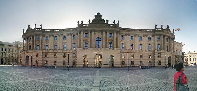 vidvinkel skudd av bygningen