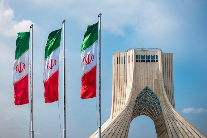 Din guide til det internasjonale web-flagget Iran 670x448