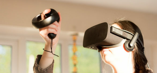 Oculus Touch VR-kontrollere Gjennomgå Oculus Touch-kontrollere ved bruk av 670x312