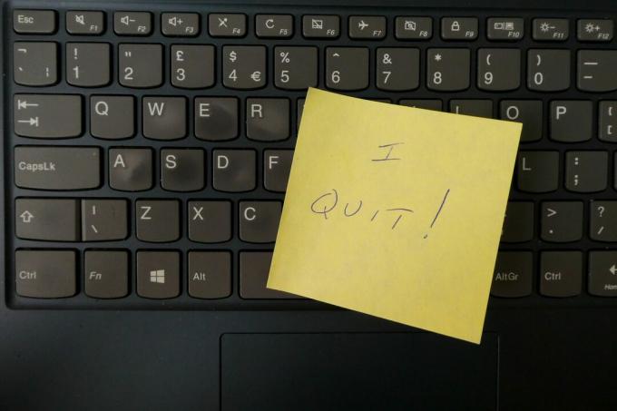 Jeg sluttet skrevet på en post it-lapp festet til et tastatur