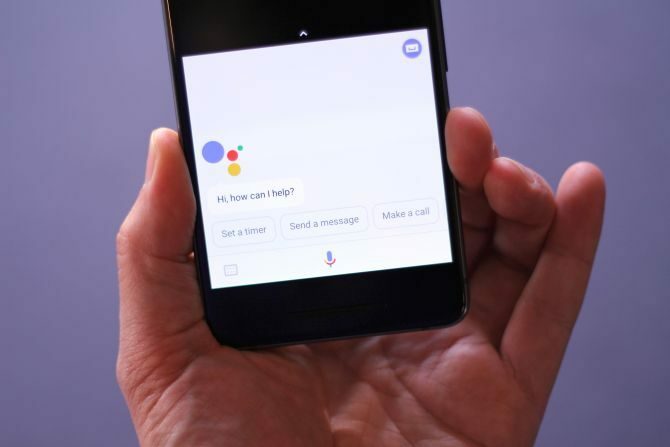 Google Pixel 2-anmeldelse: Er dette den beste smarttelefonen noensinne? google assistent active edge google pixel 2 670x447