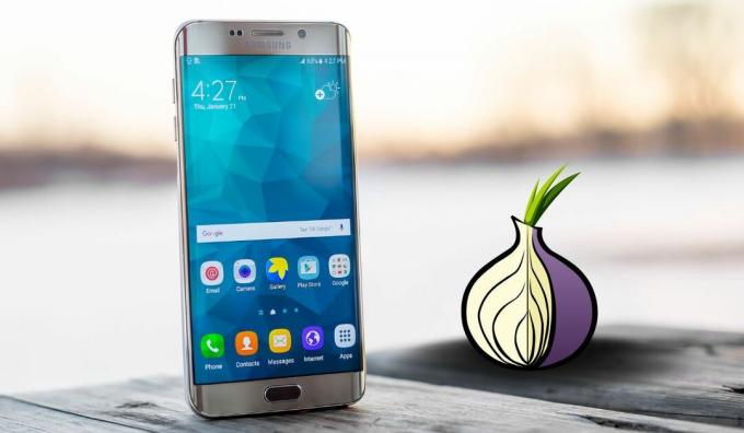 Tor-logoen vises ved siden av en Samsung-smarttelefon 