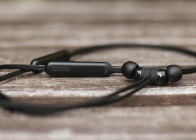 BeatsX Review & Giveaway: Apples beste øretelefoner ennå? beatsx ledning